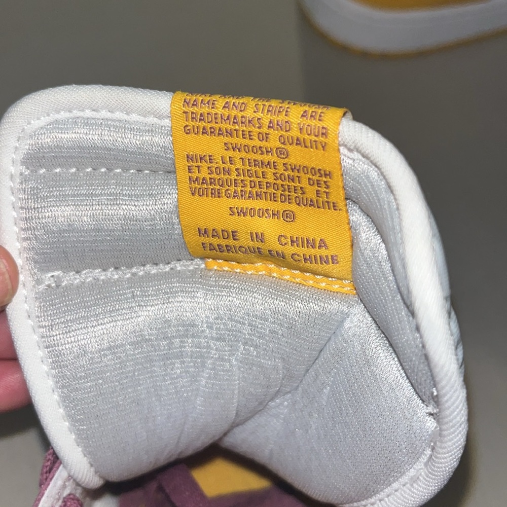 Air Jordan 1 Retro High OG " BROTHERHOOD" - Picture 10 of 12